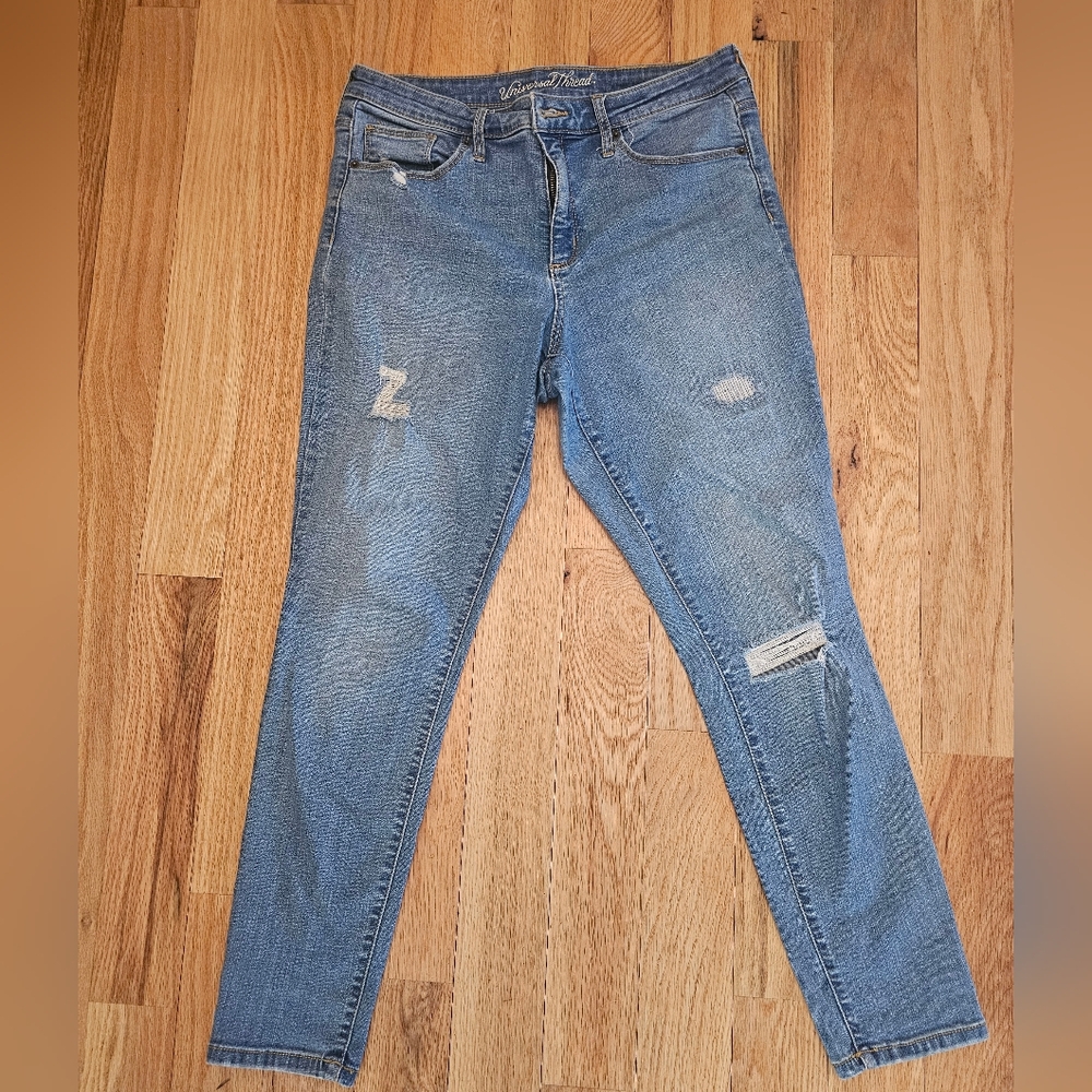 Universal Thtrad Size 10 Blue Distressed Jeans